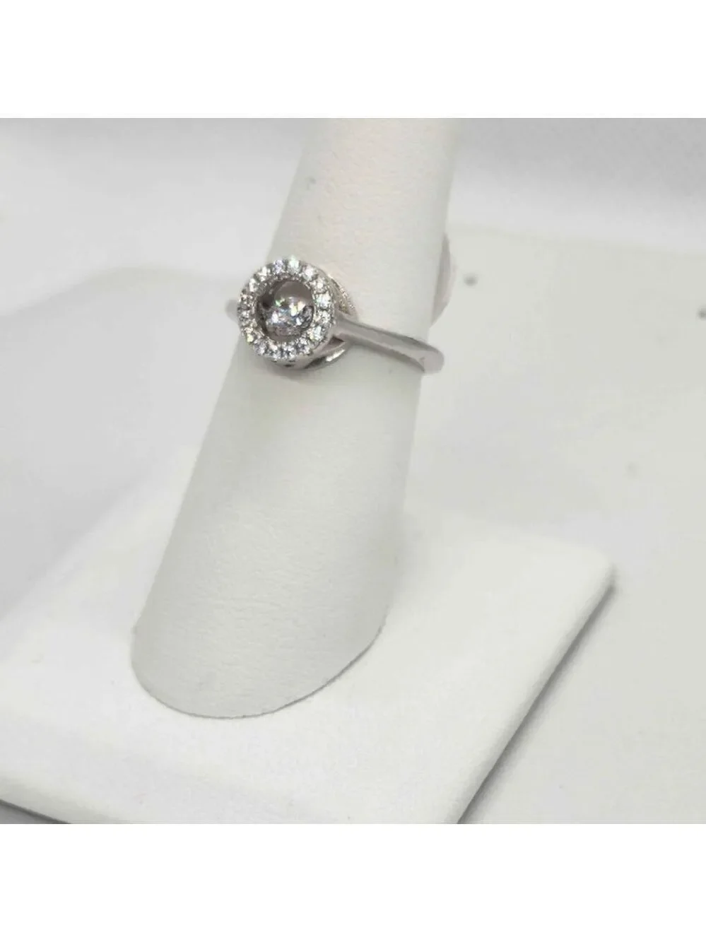 Brand New Sterling Silver 925 Dancing Stone Ring